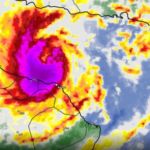 عمان مباشر اعصار بعد إعصار
