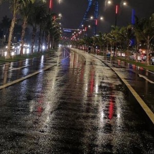 بالفيديو جدة تحت زخات المطر كما رصدها متابعونا قبل قليل طقس العرب طقس العرب