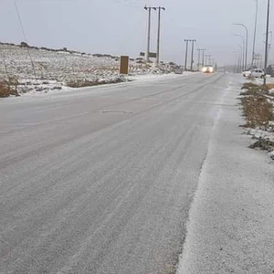 Retransmission en direct des premières chutes de neige de la saison dans le sud du Royaume, plus précisément dans le district de Shobak.