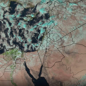 Des averses de pluie couvrent actuellement certaines parties d'Ajloun et de la ville de Salt, et d'autres nuages de pluie avancent toujours vers le Royaume. 