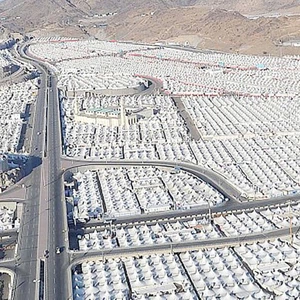 تحت شمس لاهبة وقلوب خاشعة مشعر منى يحتضن ضيوف الرحمن في يوم التروية