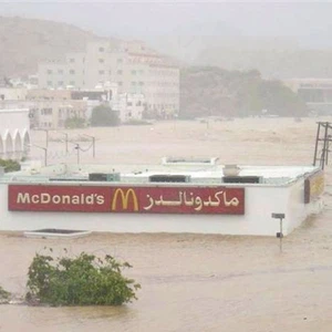 Photos rares et historiques des effets du cyclone Gonu sur la ville de Mascate et des inondations sans précédent qu&#39;elle a connues ce jour-là en 2007.
