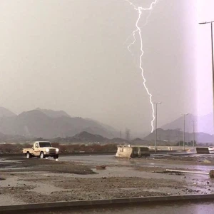 بالصور: موجة أمطار عارمة تضرب مكة المكرمة