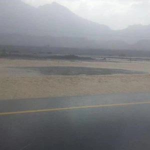 أمطار غزيره في وادي السحتن_الرستاق