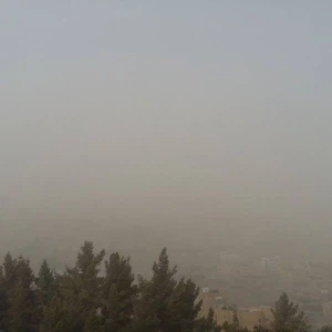 بالصور: الغبار يغطي سماء المملكة