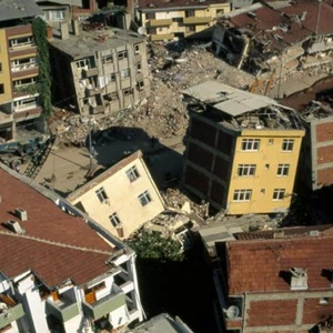 الذكرى الـ 20 لزلزال اسطنبول المدمر