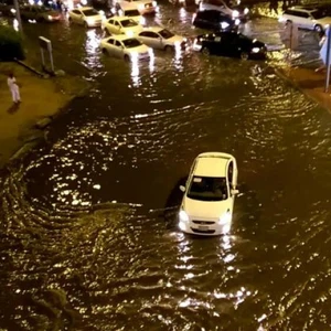 أنقذ نفسك من خطر السيول بتعلم كيفية قيادة السيارة عند حدوثها