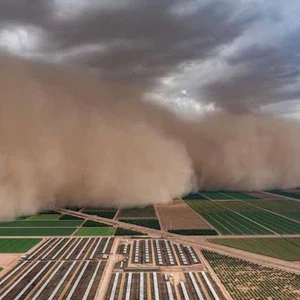 ما الفرق بين العاصفة الرملية والعاصفة الغبارية؟