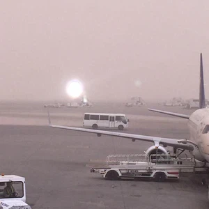 بالصور :  موجة غبار قوية تضرب الرياض عصر الجمعة