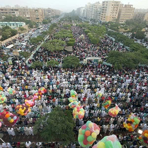 شاهد بالصور: فرحة عيد الفطر في 36 مدينة حول العالم