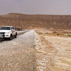 بالصور : أمطار غزيرة و بَرَد في اجزاء مختلفة من المملكة الخميس 