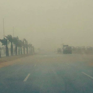 بالصور: عاصفة من الغبار تضرب المناطق الشمالية