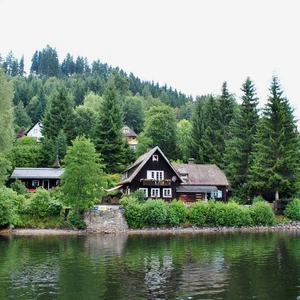 بحيرة تيتيسي.. عروس الغابة السوداء في ألمانيا