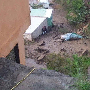 بالصور: الأمطار في جازان تتسبب بخسائر مادية للمواطنين 