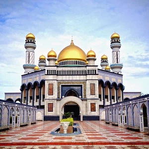 Lieux touristiques à Brunei .. l&#39;île de l&#39;or noir