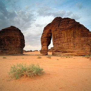 بالفيديو: جبل الفيل في السعودية.. لوحة طبيعية فريدة 