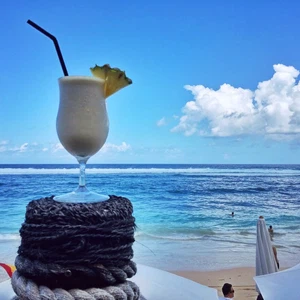 L&#39;île de Bali.. La lune est-elle cachée ?