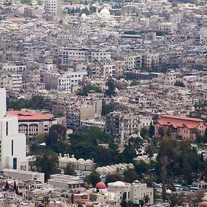 بالصور : في عزّ الصيف .. أمطار طوفانية تُغرِق شوارع دمشق بعد ظهر اليوم .. 