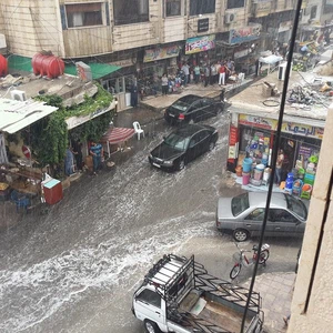 بالصور : في عزّ الصيف .. أمطار طوفانية تُغرِق شوارع دمشق بعد ظهر اليوم .. 