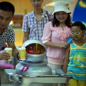 Pictures: A restaurant in China that relies on robots to prepare and serve meals!