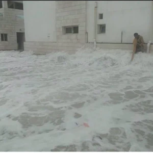بالصور: الإعصار شابالا يصل سواحل جزيرة سقطرى اليمنية 