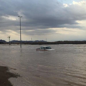 لحظة انقاذ شابين من سيول الباحة التي كادت أن تتسبب بكارثة حقيقية