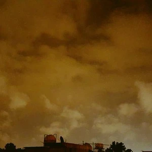 صور ليلية جميلة من سماء الرياض الممطرة ليلة الاربعاء تصويري @F__A_H_A__D
