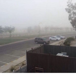 الضباب الكثيف يغطي عدداً من المدن الخليجية