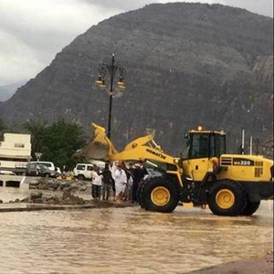 بالصور: الأمطار بسلطنة عمان تغرق بعض المناطق