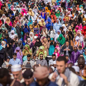 شاهد بالصور: فرحة عيد الفطر في 36 مدينة حول العالم