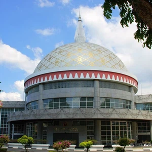 Lieux touristiques à Brunei .. l&#39;île de l&#39;or noir