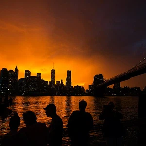 بالصور : عاصفة رعدية نادرة تضرب نيويورك وتُصيب برج التجارة العالمي