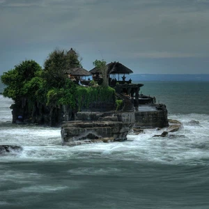 L&#39;île de Bali.. La lune est-elle cachée ?