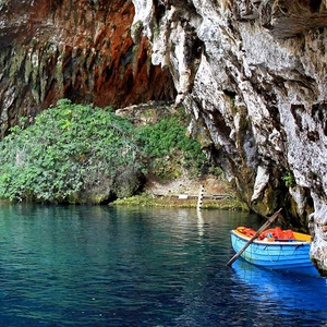 Melissani en Grèce.. Un lac magique ou une étrange grotte ?