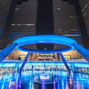 النافورة الأكبر في العالم داخل مركز تسوق في سنغافورة 