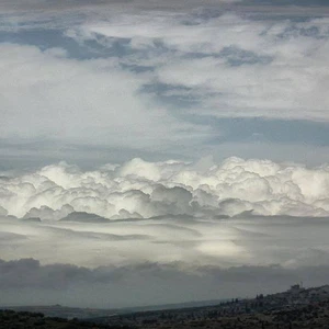 صورة مميزة للغيوم في نابلس خلال حالة عدم الاستقرار الجوي يوم الخميس الماضي