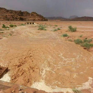 بالصور : انجرافات وإغلاقات لبعض الطرق في جنوب المملكة 