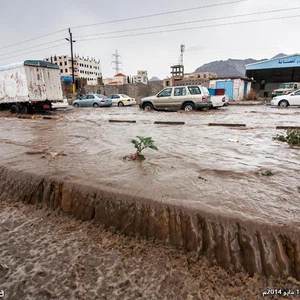 أمطار غزيرة وزخات من البرد تفترش أرض العاصمة اليمنية صنعاء  