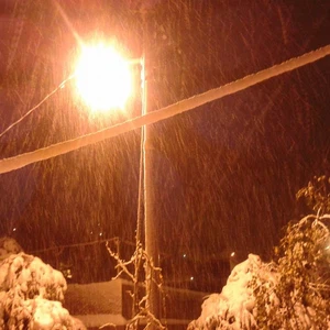 بالصور : تراكم الثلوج في شمال ووسط المملكة مساء الأربعاء 