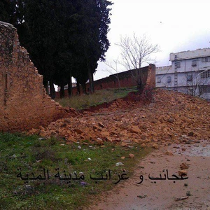 سقوط جزء من سور مدرسة في مدينة المدية