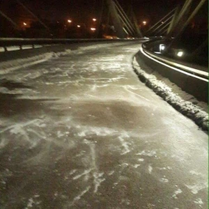 جليد على جسر عبدون