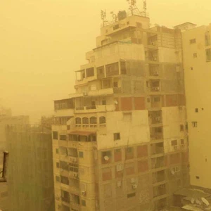 بالصور: عاصفة من الغبار تضرب الإسكندرية بمصر 