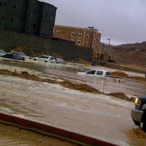 أحياء سكاكا تغرق بمياه الأمطار 