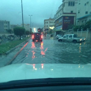 يتوقع بحسب التوقعات الجوية أن تستمر فرصة الأمطار الغزيرة على ساحل الخليج العربي و مدينة الخبر حتى ساعات فجر و صباح الخميس