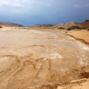 يهيب الموقع بكافة الإخوة في المنطقة توخي أقصى درجات الحيطة و الحذر و عدم المغامرة و الاقتراب من أماكن جريان المياه