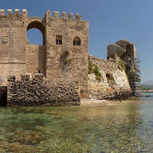 قلعة ميتو في اليونان