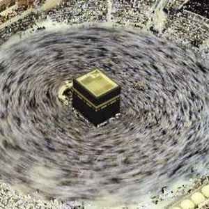 فيظهر كُل حاجٍ كنجمة تسبح في بحر الإيمان الواسع