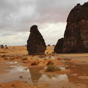 بالصور : مشاهد رائعة للبروق و الأمطار على غرب حائل