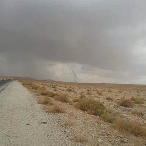 إعصار قمعي صغير في جنوب الأردن
