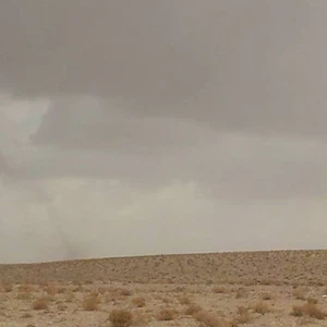 مشاهد "حصرية" لتشكُل إعصار قمعي نادر في محافظة معان